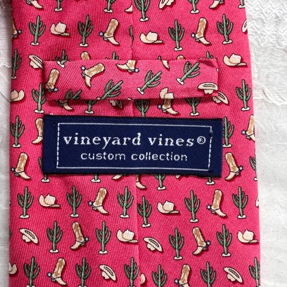 Vineyard Vines 100% Silk Custom Collection Neck Tie - Picture 4 of 5